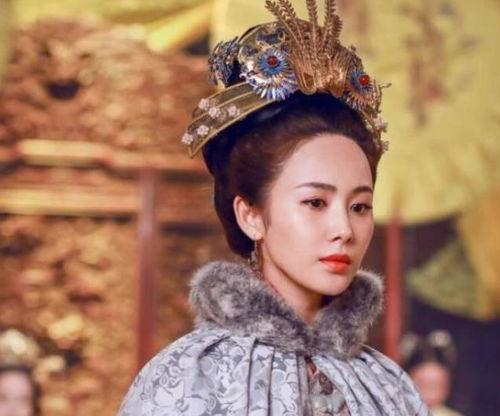 皇后穿越现世娱乐圈吃瓜,穿越皇后在现代娱乐圈的吃瓜日常